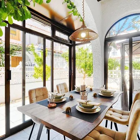 Espanhouse Denny Three Bed شقة تورّيفيِخا