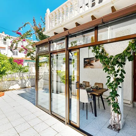 Espanhouse Denny Three Bed *