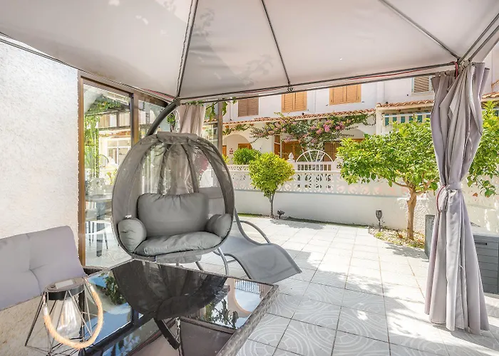 Espanhouse Denny Three Bed Apartment