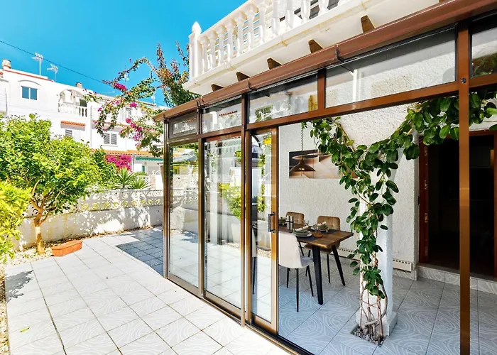 Espanhouse Denny Three Bed *