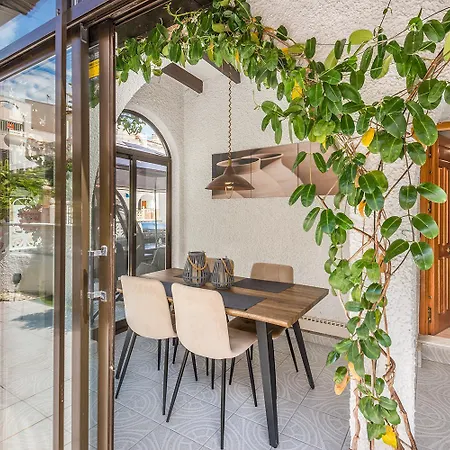 Espanhouse Denny Three Bed 公寓 *